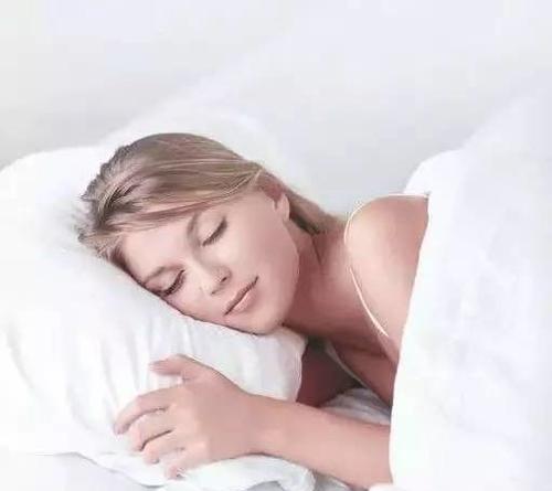 穿袜子睡觉真的有助于睡眠吗?如何选择合适的睡眠袜?