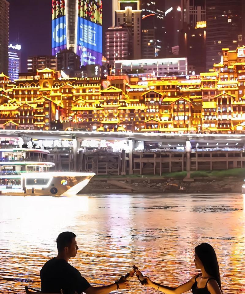 夜景拍摄时如何使用手机支架在观景台拍照?